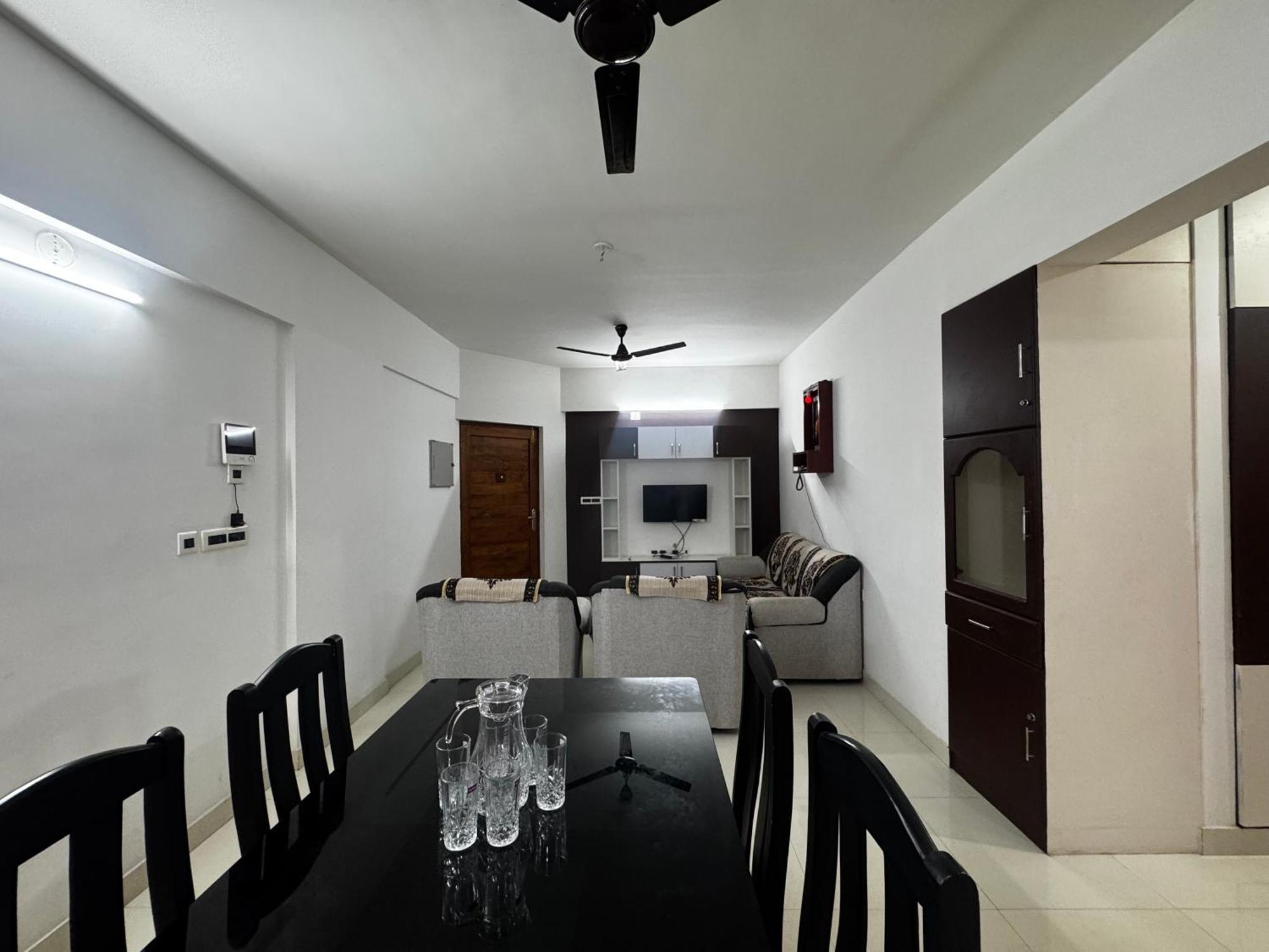 Anvy Pearl Suites Thiruvananthapuram Екстериор снимка